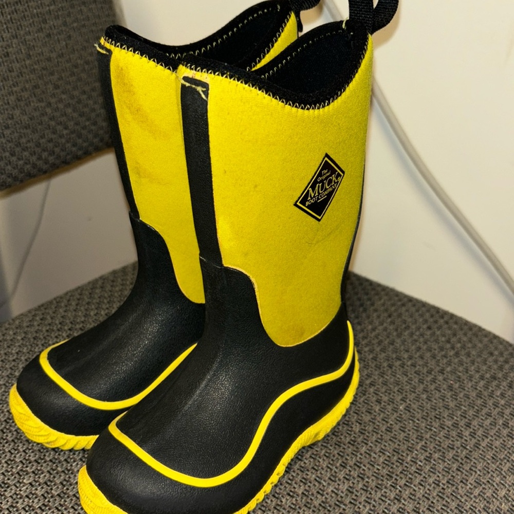 Muck boots toddler 9